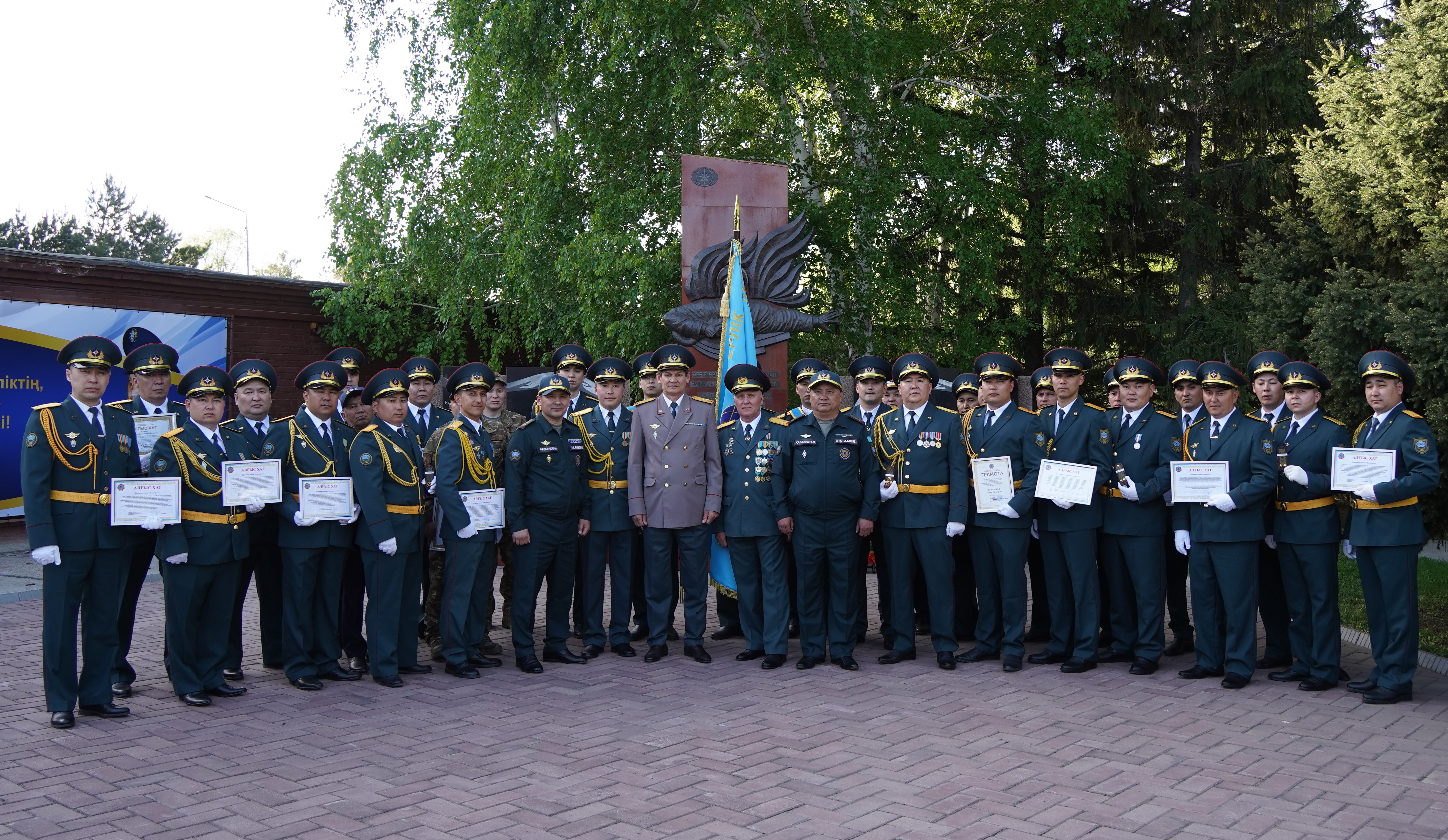 Шығыс Қазақстан облысы ТЖД-де Отан қорғаушылар күні мен Жеңіс күніне арналған салтанатты марапаттау рәсімі өтті