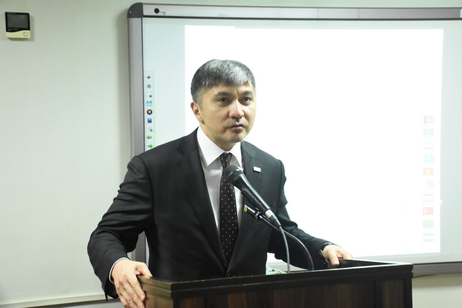 Қазақстан Елшісі Бария Университетінде дәріс оқыды