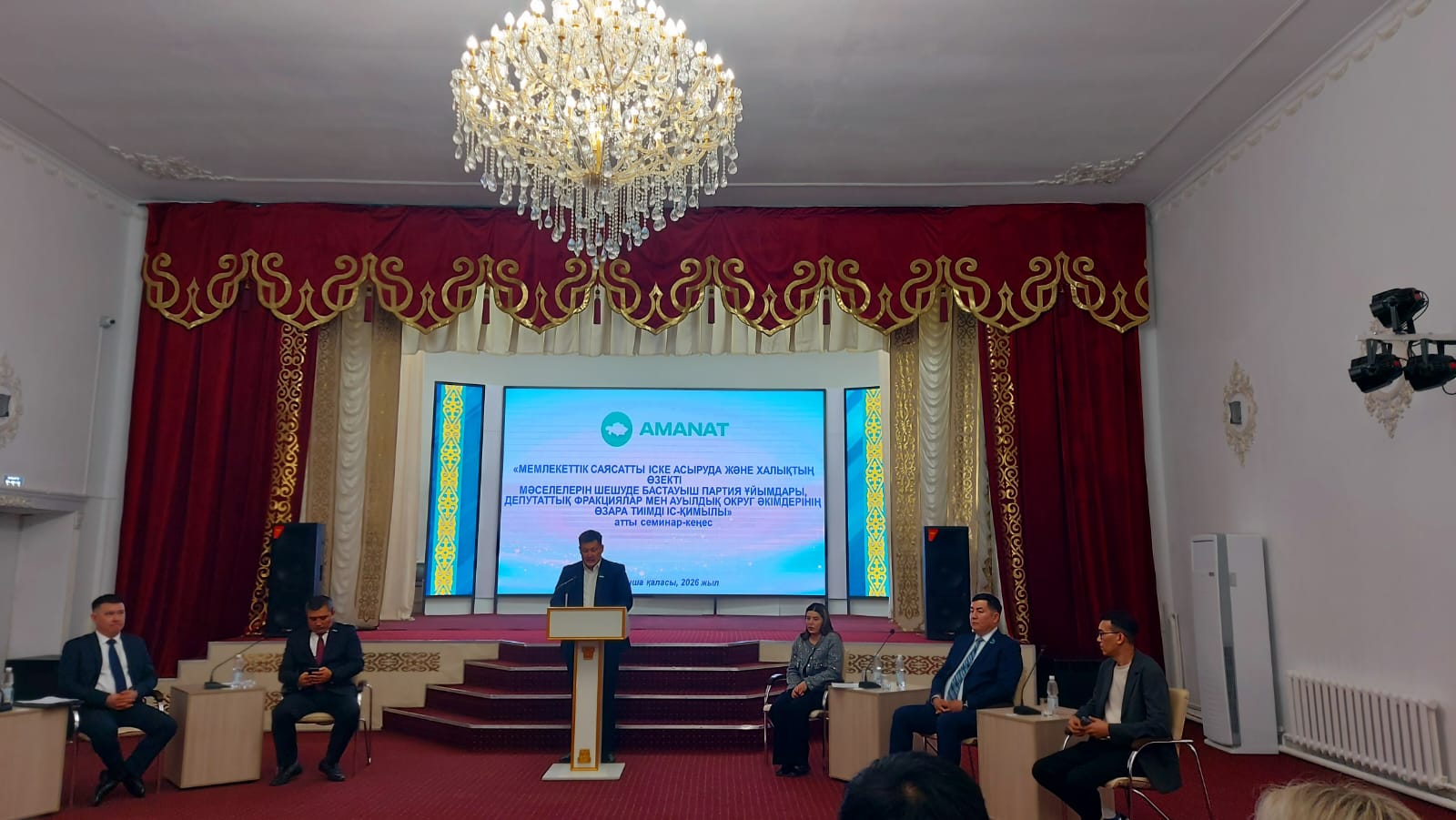 Депутаттар мен жергілікті атқарушы органдардың өзара іс-қимыл мәселелері бойынша жұмыс кездесуі