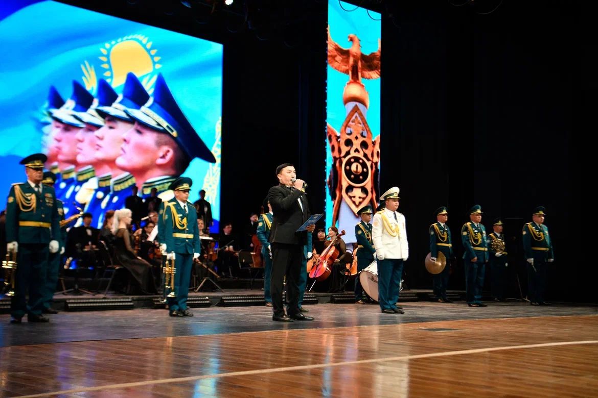 БҚО ӘКІМІ НАРИМАН ТӨРЕҒАЛИЕВ ӨҢІР ХАЛҚЫН ОТАН ҚОРҒАУШЫ КҮНІМЕН ҚҰТТЫҚТАДЫ