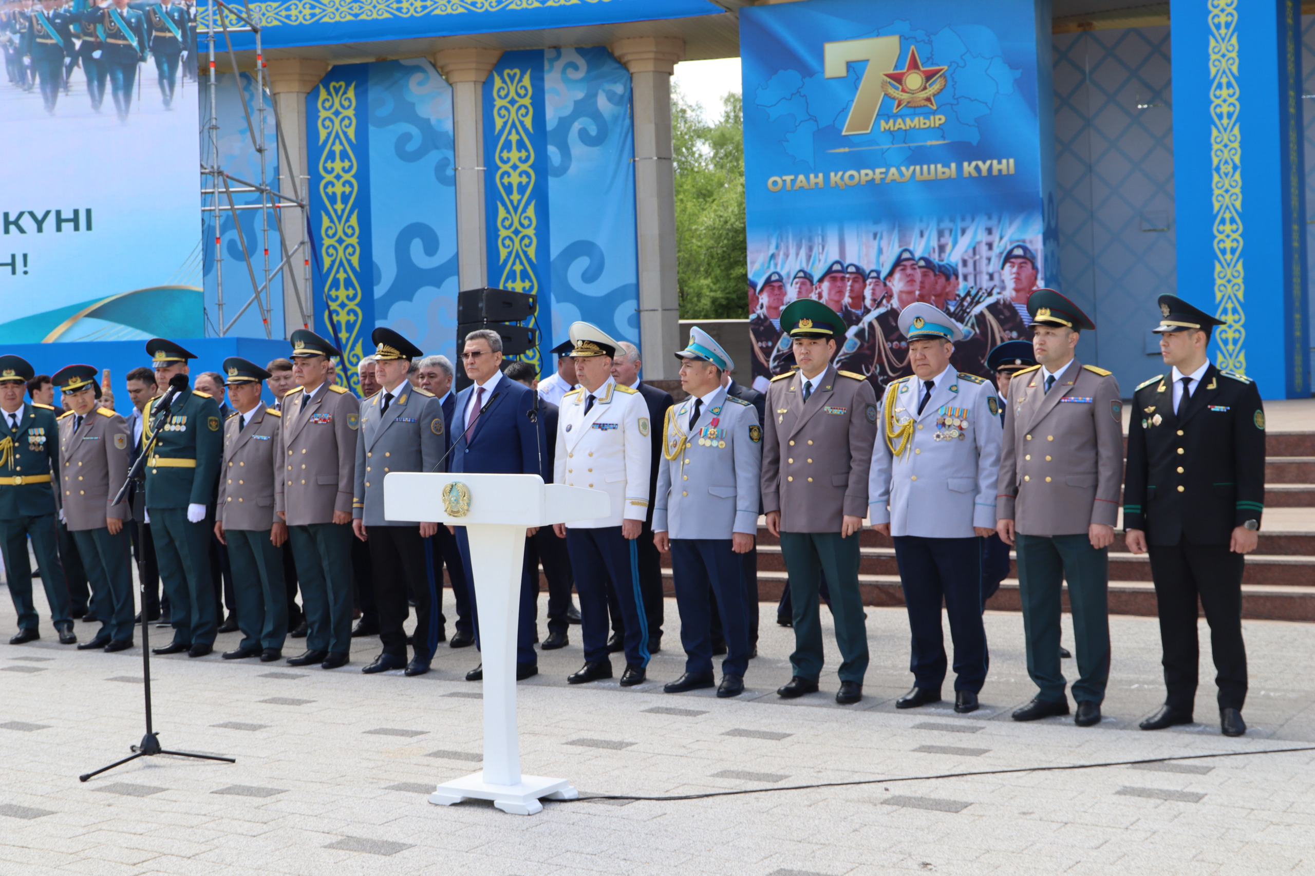 СҚО полицейлері Петропавлдың Бас алаңындағы салтанатты шеруге қатысты