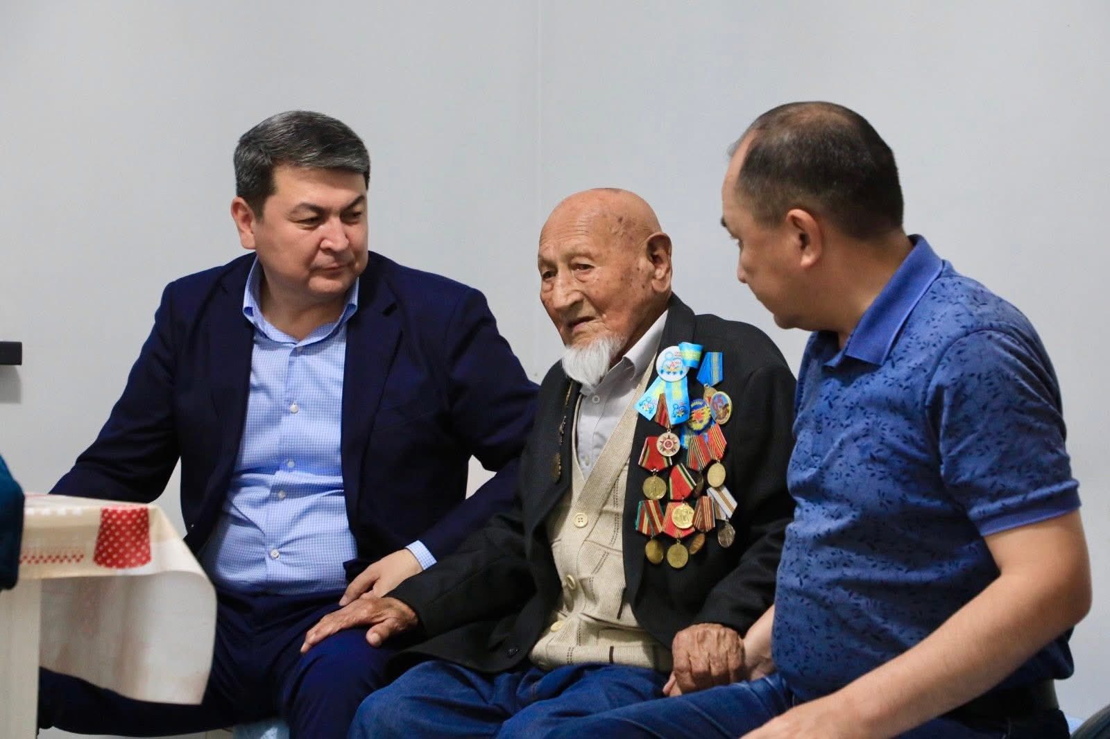 ТҮРКІСТАН: САРЫАҒАШТА ҒАСЫР ЖАСАҒАН ҚАҺАРМАНҒА ҚҰРМЕТ КӨРСЕТІЛДІ