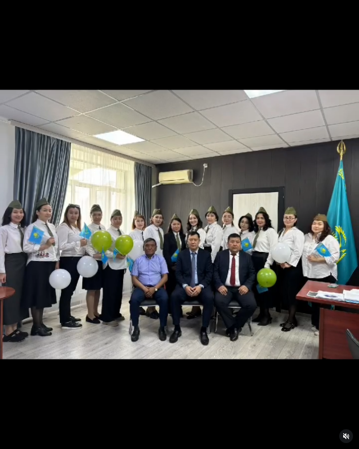 Ұлытау облысы Әділет департаментінің арулары ер азаматтарды 7 мамыр - Отан қорғаушылар күнімен құттықтады.