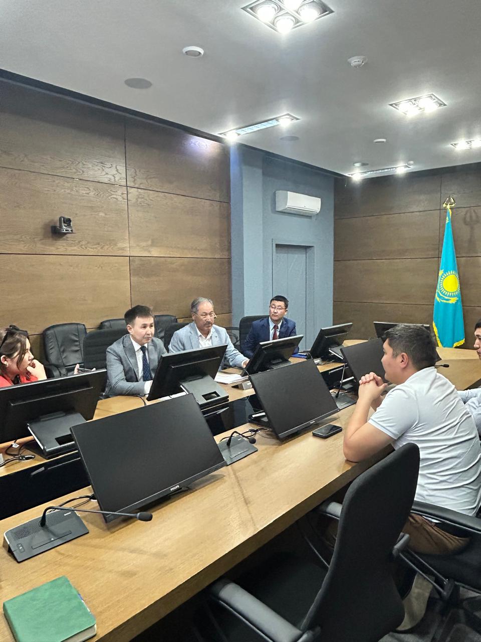 ЕҢБЕК ҚАТЫНАСТАРЫНЫҢ ТУЫНДАУ НЕГІЗДЕРІ ТАЛҚЫЛАНДЫ