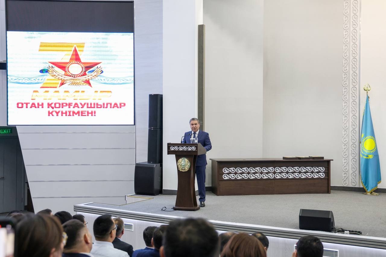 В Министерстве промышленности и строительства поздравили мужчин с праздником 7 мая - Днём защитника Отечества