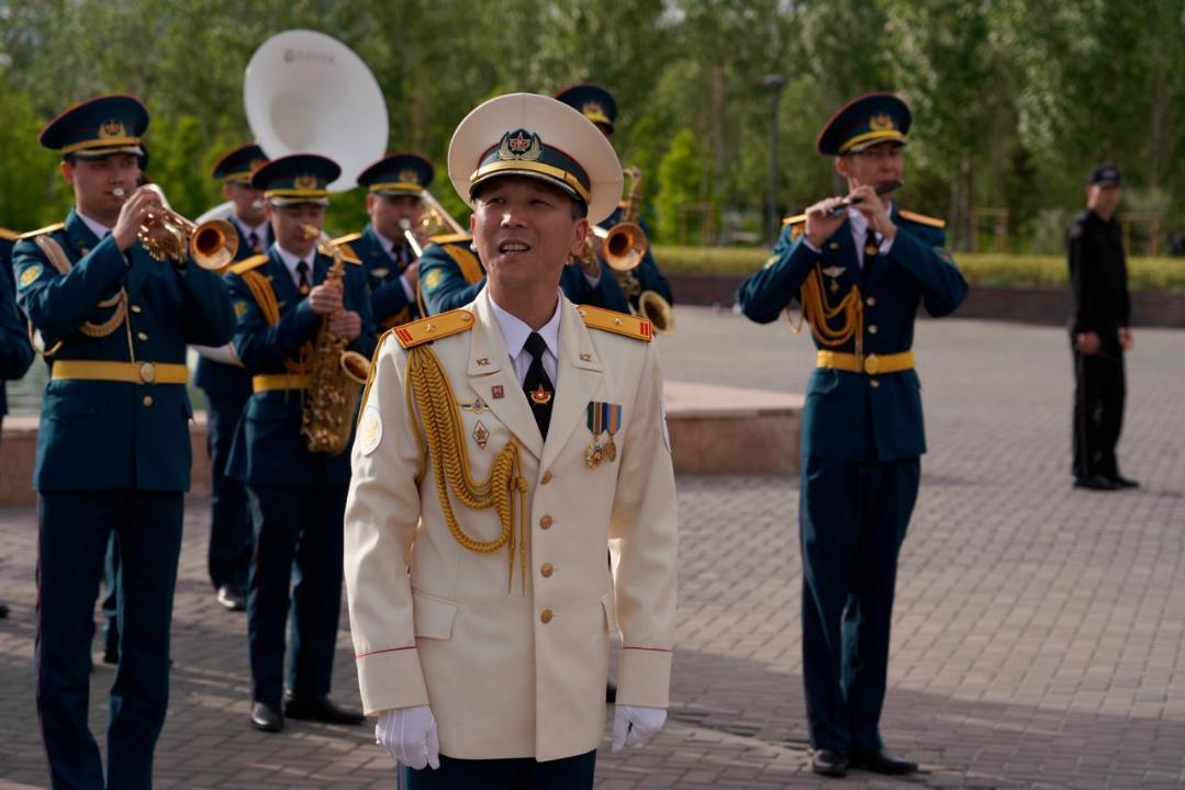 Елорда көшелерінде Отан қорғаушылар күні әскери оркестрдің салтанатты шеруі өтті
