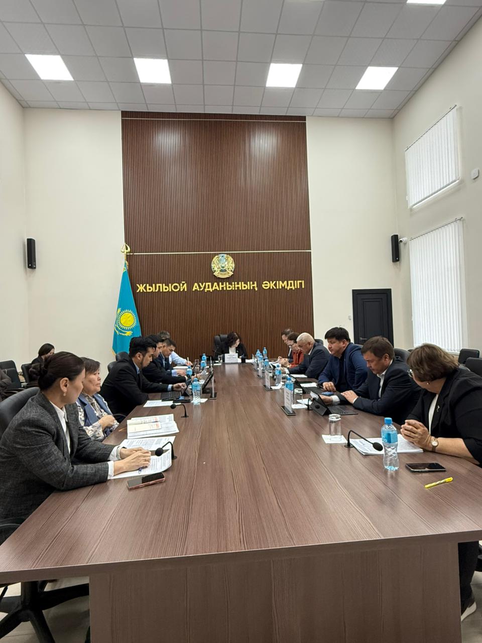 Жылыой аудандық мәслихатының кезектен тыс 44 сессиясы өтті.