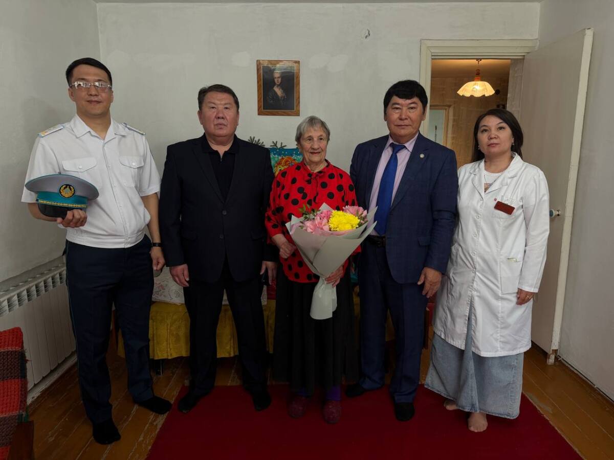 Ұлы Жеңіс қарсаңында тыл ардагеріне құрмет көрсетілді
