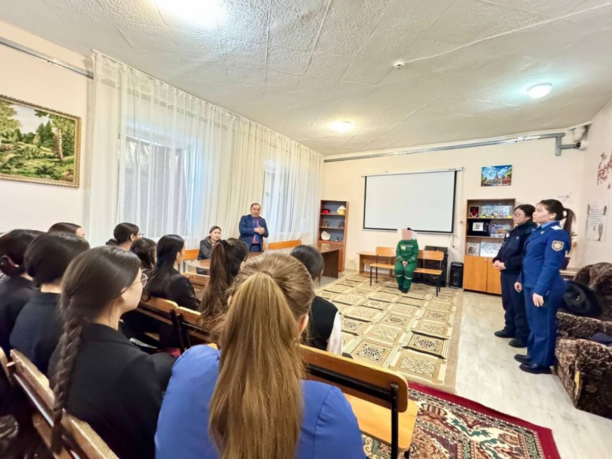 Абай облысы жасөспірімдері әйелдер колониясындағы сотталғандармен кездесті