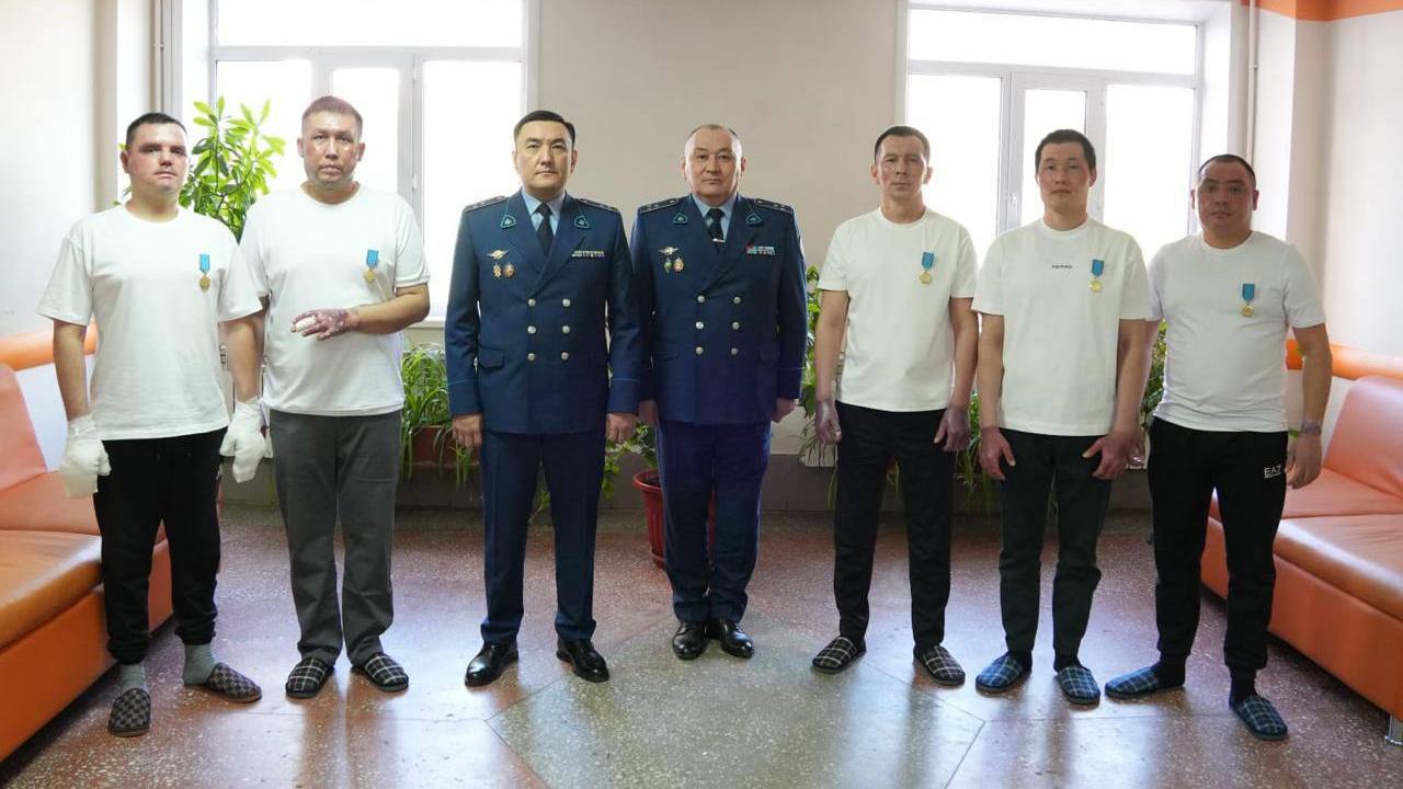 Шахтинскіде адамдарды құтқарғаны үшін бес полицей медальмен марапатталды