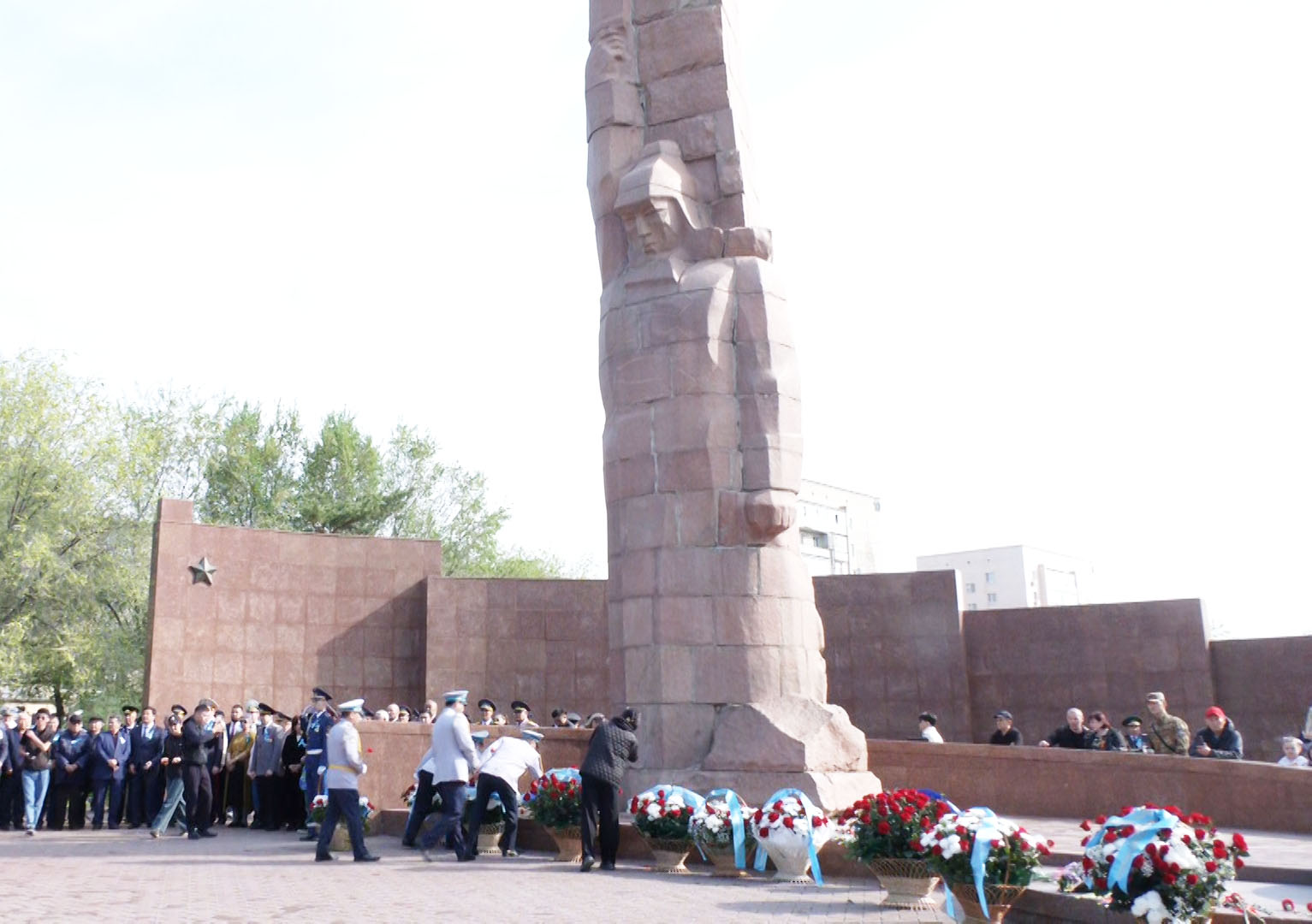 Жеңіс күні — 9 Мамыр құрметіне Ақтөбе облысы Әділет департаментінің басшылығы Ұлы Отан соғысы батырларының рухына тағзым етті.