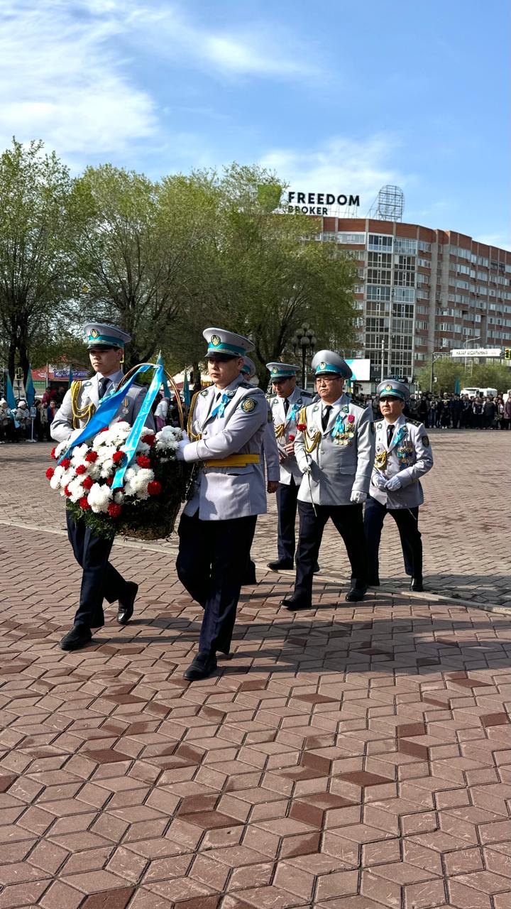 Ұлы Жеңіс күніне орай Даңқ обелискісінде гүл шоқтарын қою рәсімі өтті