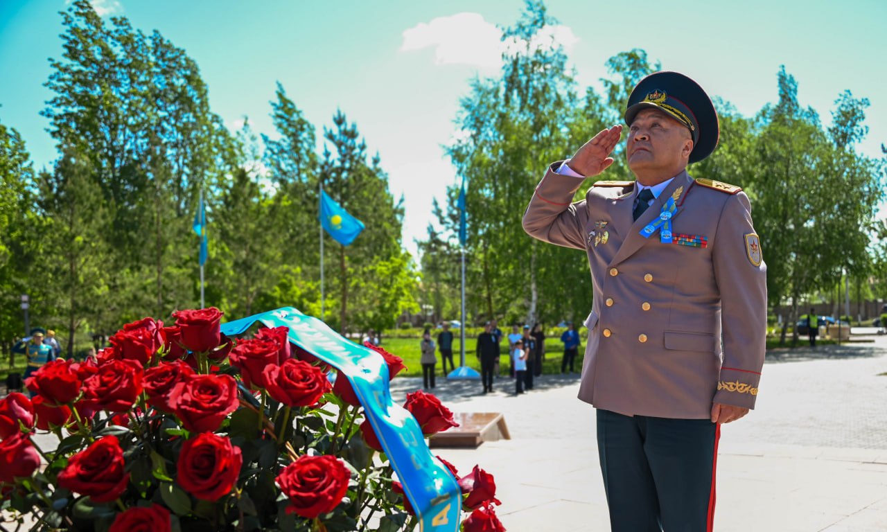 В столичном парке «Жерұйық» первый заместитель министра обороны почтил память генерала Ивана Панфилова