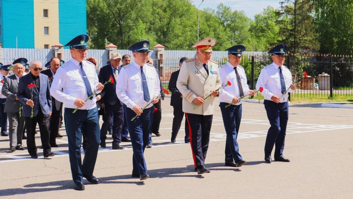 ШҚО-да қызмет бабында қаза тапқан полицейлерге құрмет көрсетілді