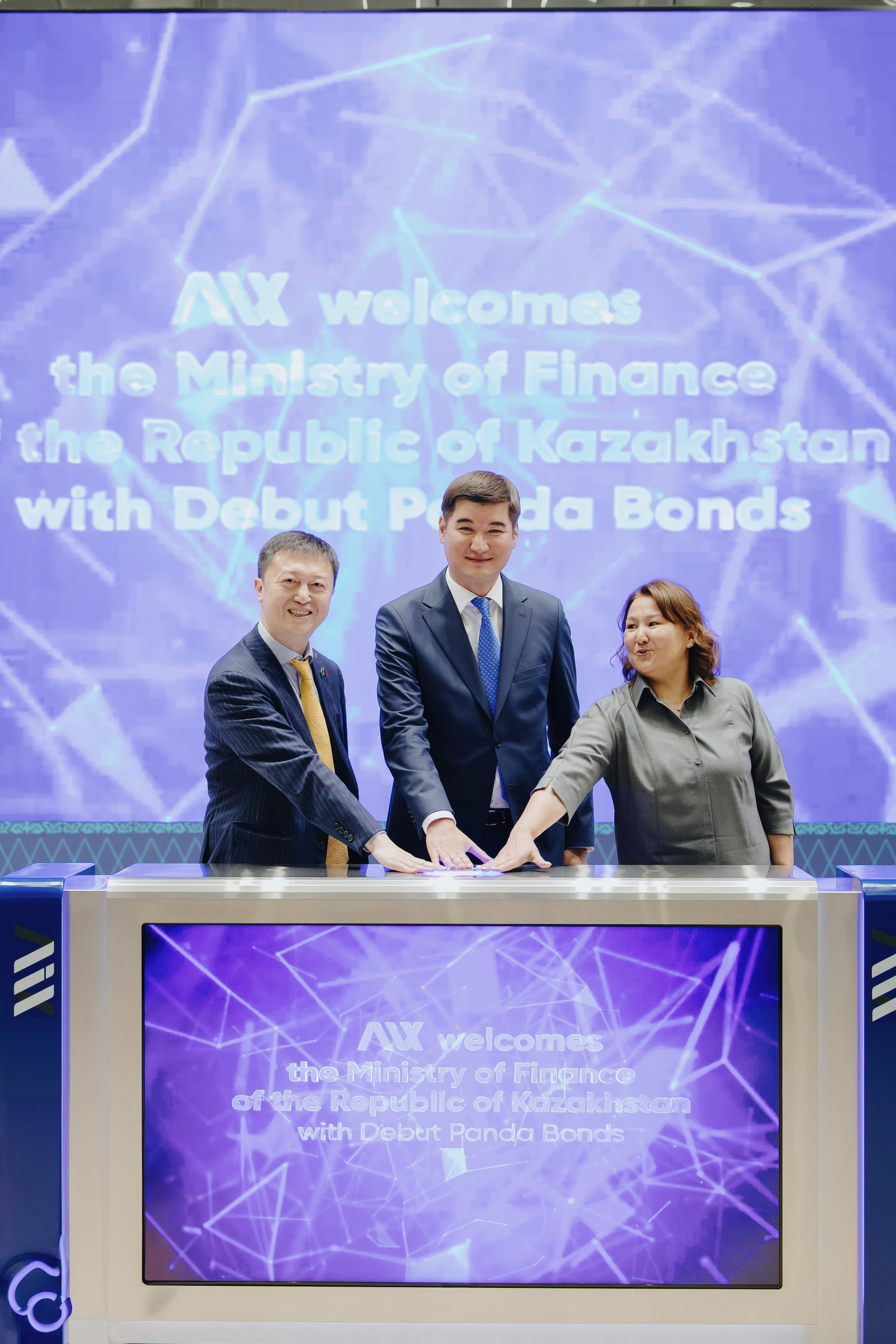 ҚР Қаржы министрлігі Astana International Exchange биржасында алғашқы тәуелсіз панда-облигациялардың листинг рәсімін өткізді
