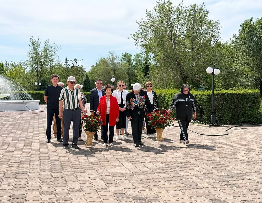 Шахтинск қалалық мәслихатының төрағасы Ж. С. Мамерханова саяси қуғын-сүргін және ашаршылық құрбандарын еске алу күніне арналған еске алу іс-шарасына қатысты.