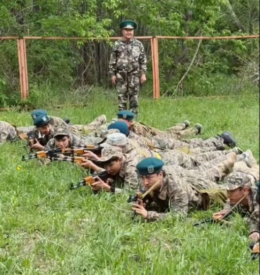 Field training camps were held on the subject of initial military and technological training