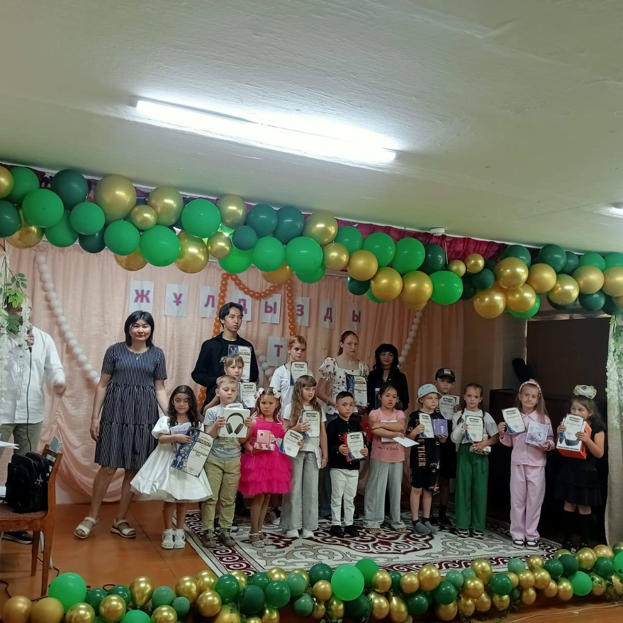 "Жұлдызды сәт" шығармашылық байқауы балаларды қорғау күнінде жас таланттарды біріктірді