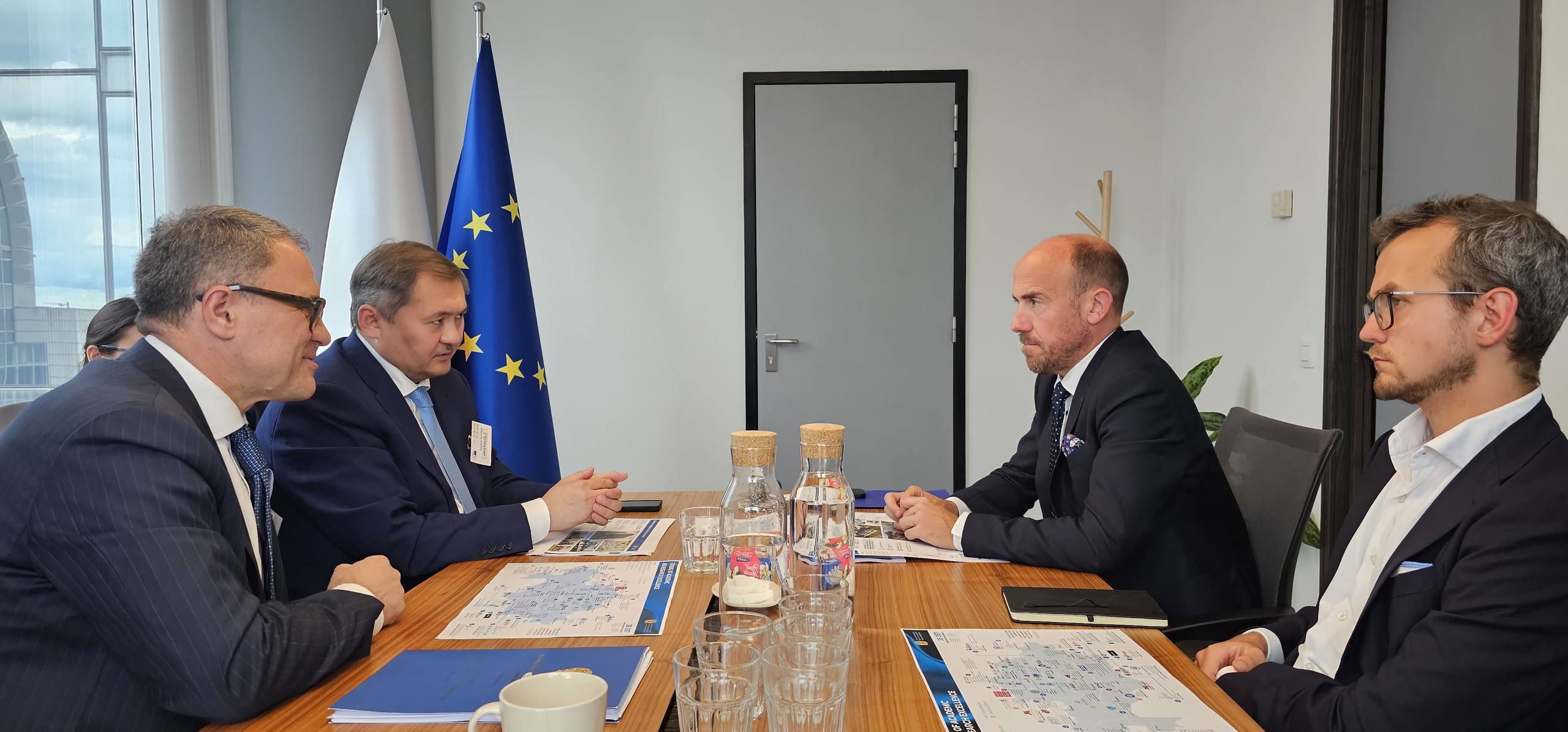 Министр Саясат Нұрбек Еуропалық парламенттің Өнеркәсіп, зерттеулер және энергетика комитетінің төрағасымен кездесті